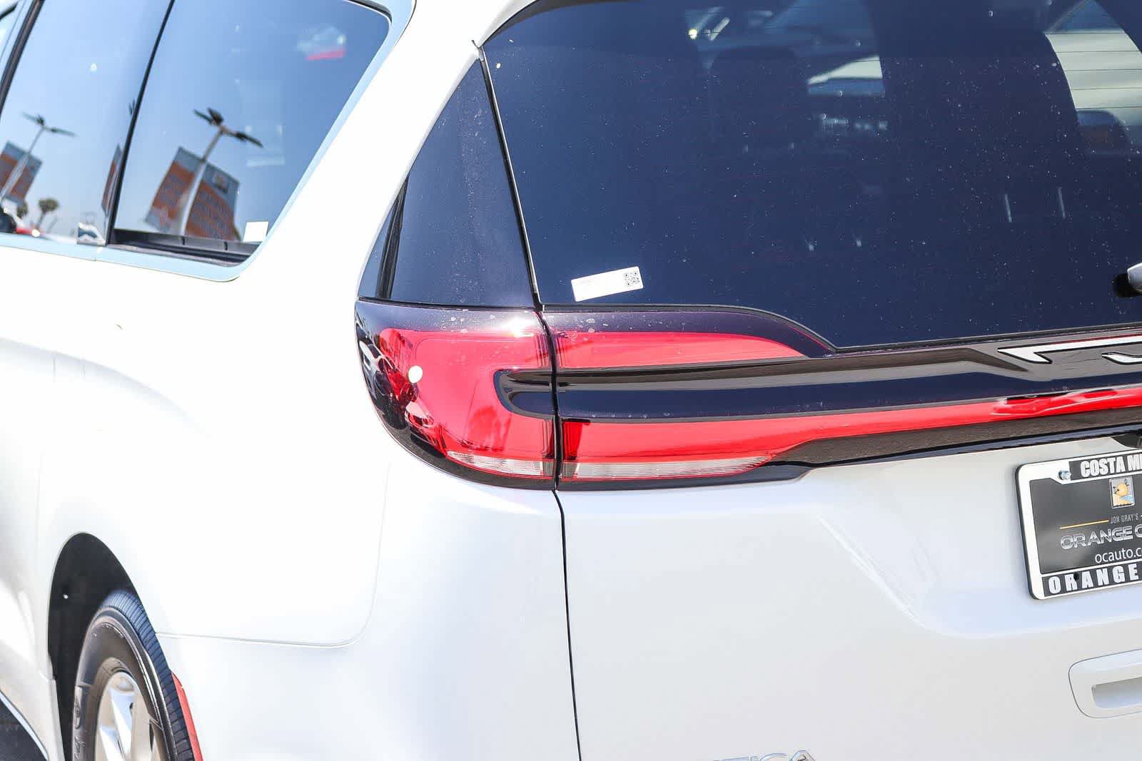 New 2027 Chrysler Pacifica Select FWD image 7