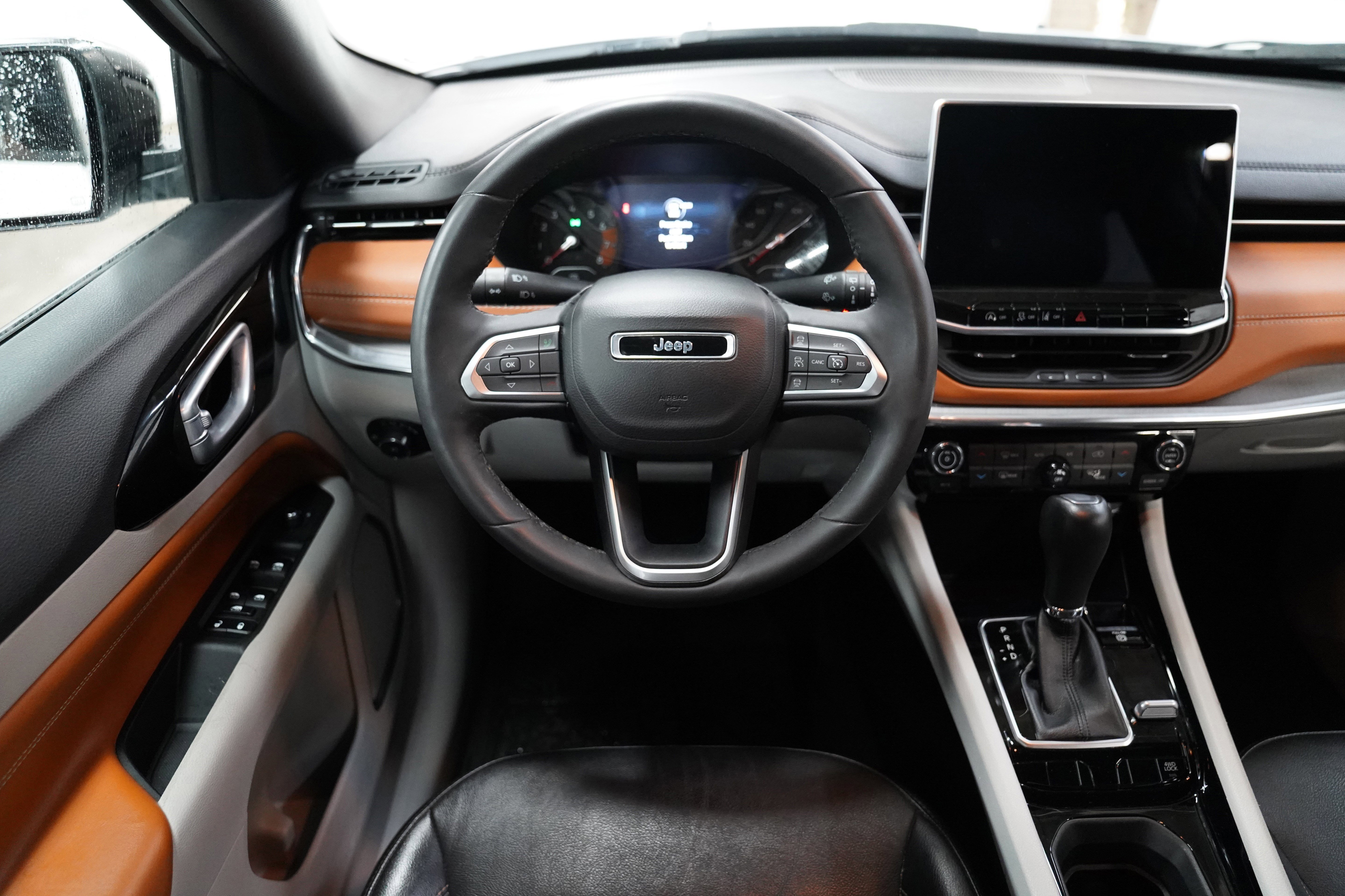 Used 2023 Jeep Compass Limited image 12