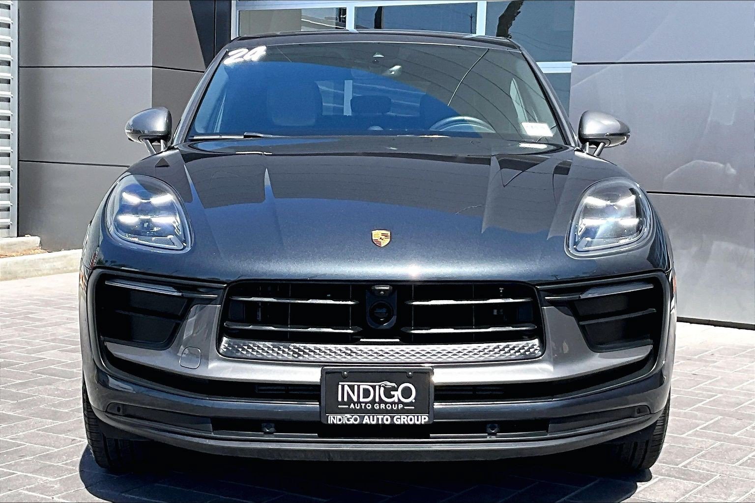 Used 2024 Porsche Macan Turbo AWD/4WD image 2