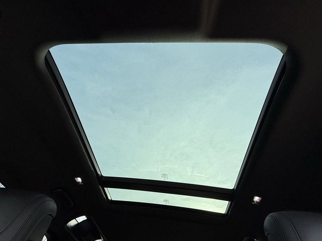 Certified 2023 Land Rover Defender 110 X-Dynamic SE image 30