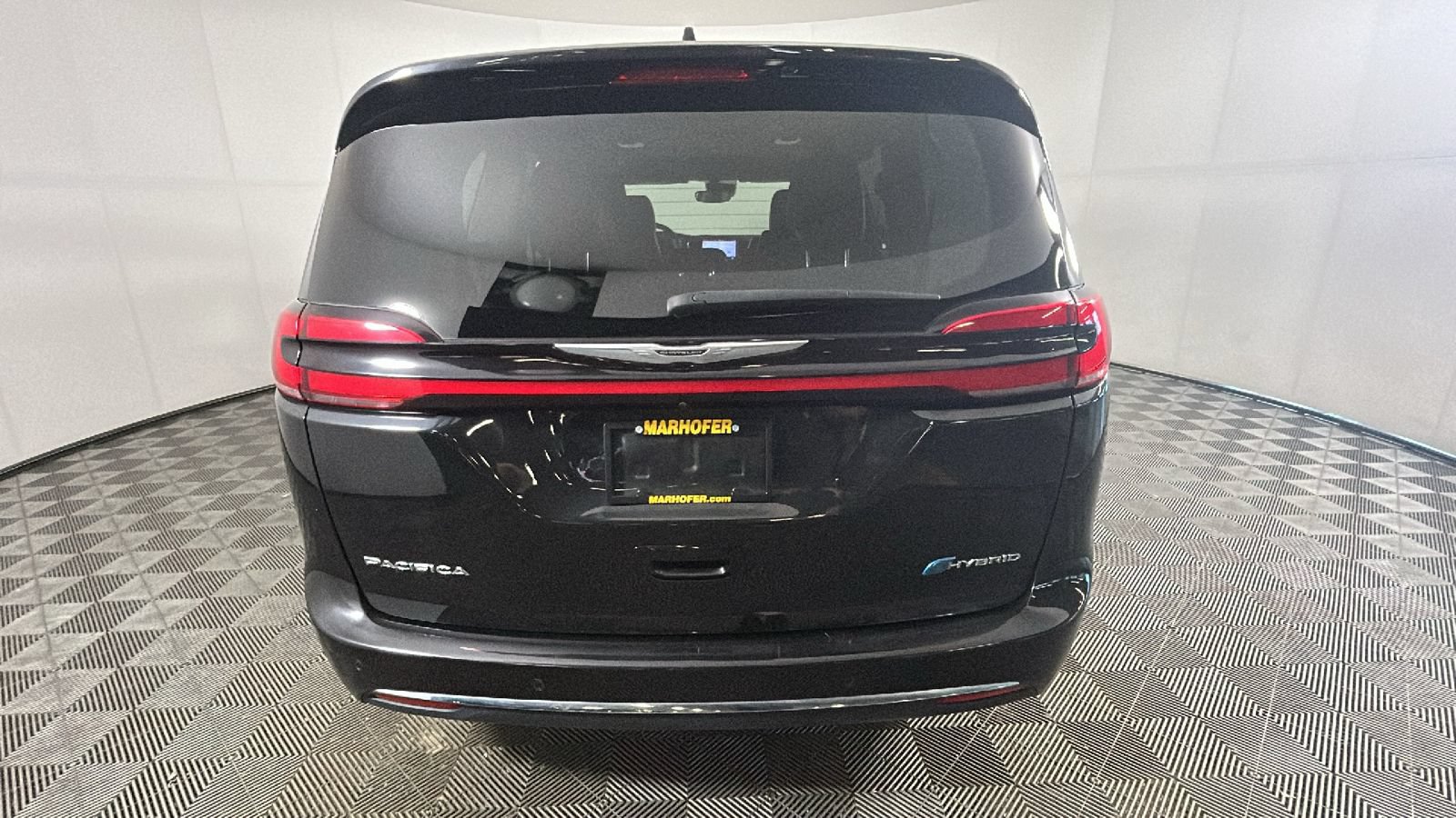 Used 2023 Chrysler Pacifica Touring-L FWD image 3