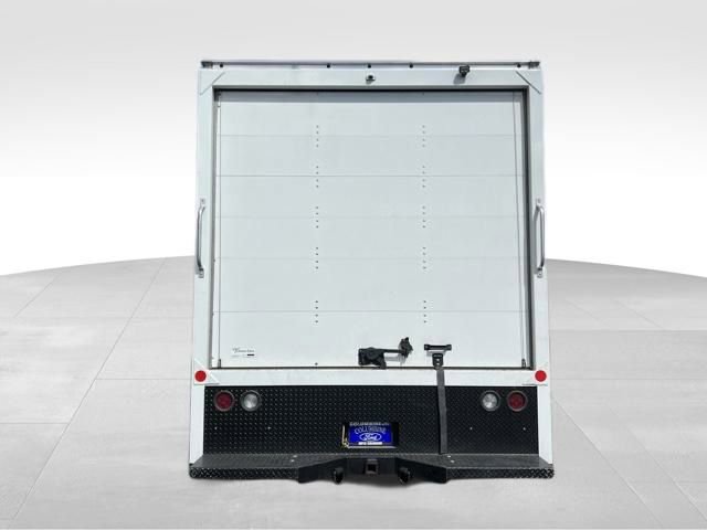 Used 2023 Ford E-450 and Econoline 450 Super Duty w/ Power Windows & Locks Group image 3