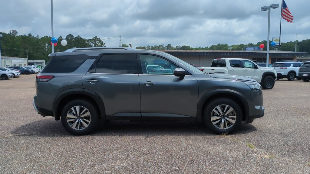 Used 2025 Nissan Pathfinder SL w/ Cargo Package AWD/4WD image 4