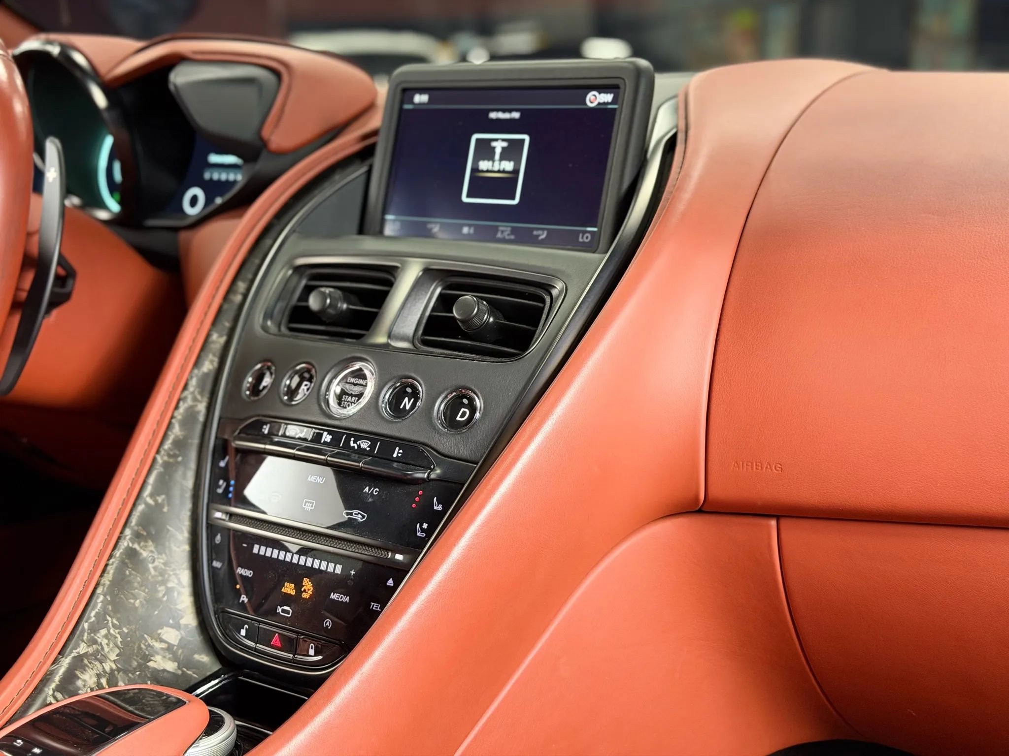 Used 2019 Aston Martin DBS Superleggera image 24