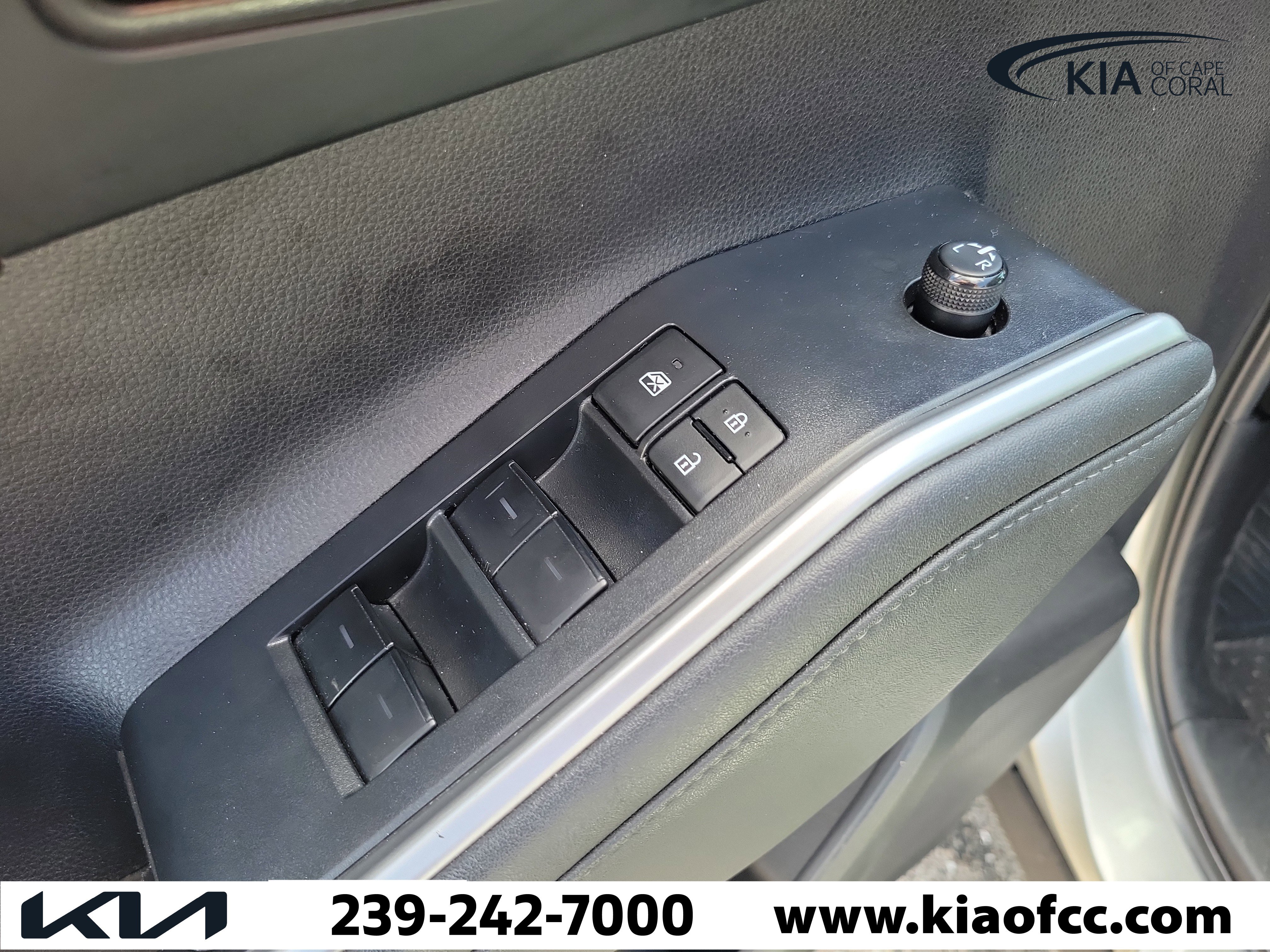 Used 2022 Toyota Highlander XLE FWD image 23
