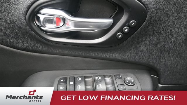 Used 2022 Jeep Cherokee Limited AWD/4WD image 16