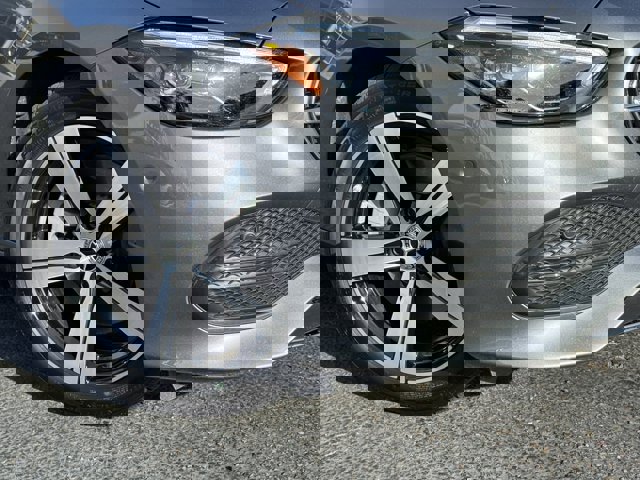 Used 2025 Mercedes-Benz C 300 4MATIC Sedan image 2