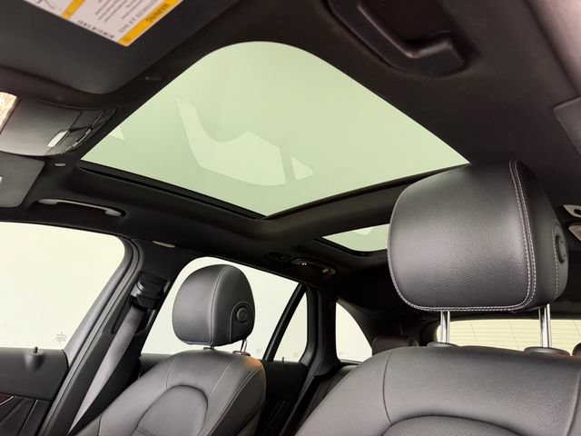 Used 2021 Mercedes-Benz GLC 300 image 3