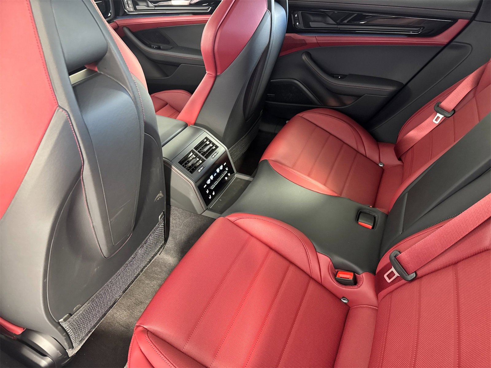 Certified 2025 Porsche Panamera image 14