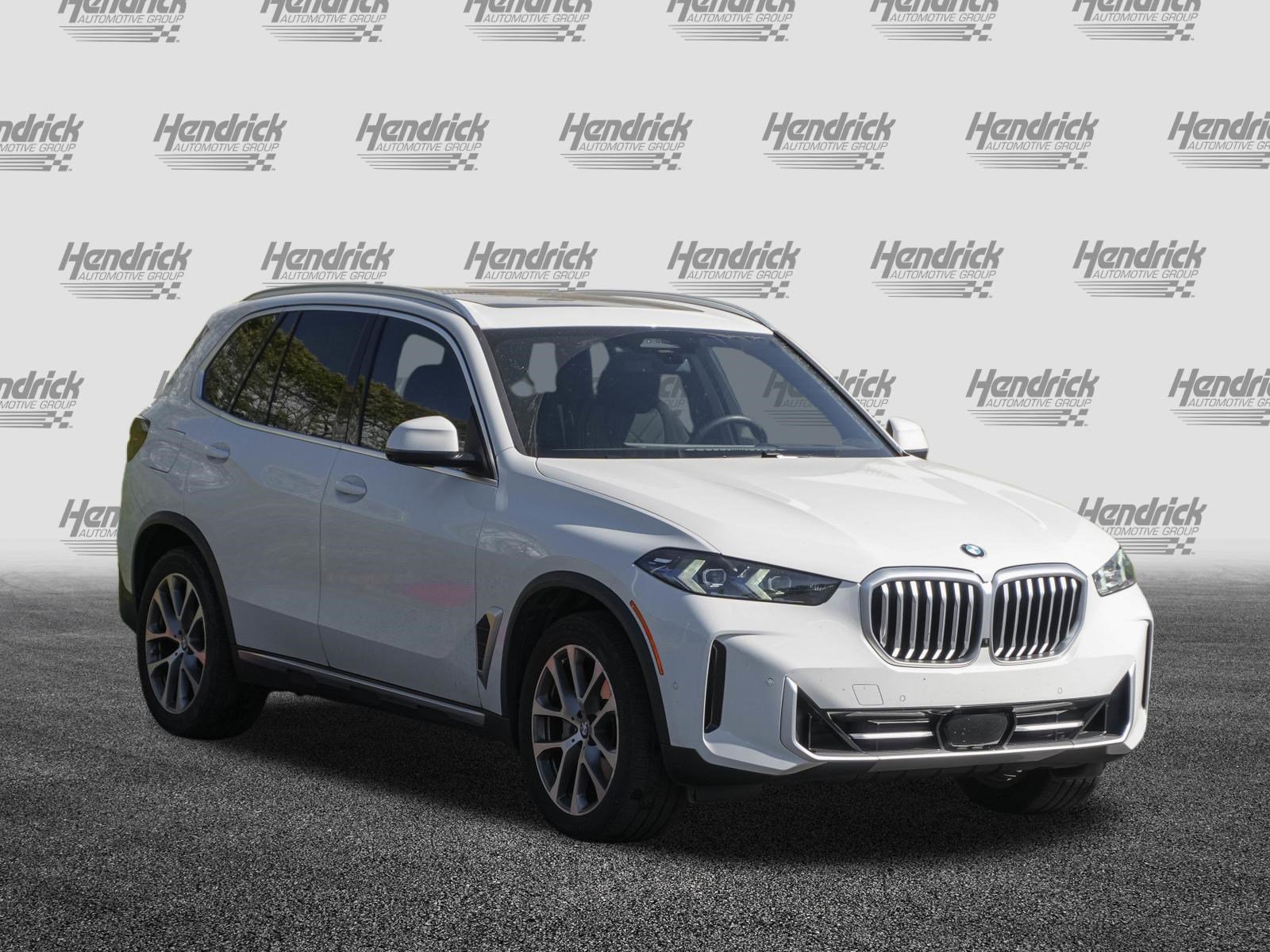 Certified 2025 BMW X5 xDrive40i w/ Premium Package AWD/4WD image 2