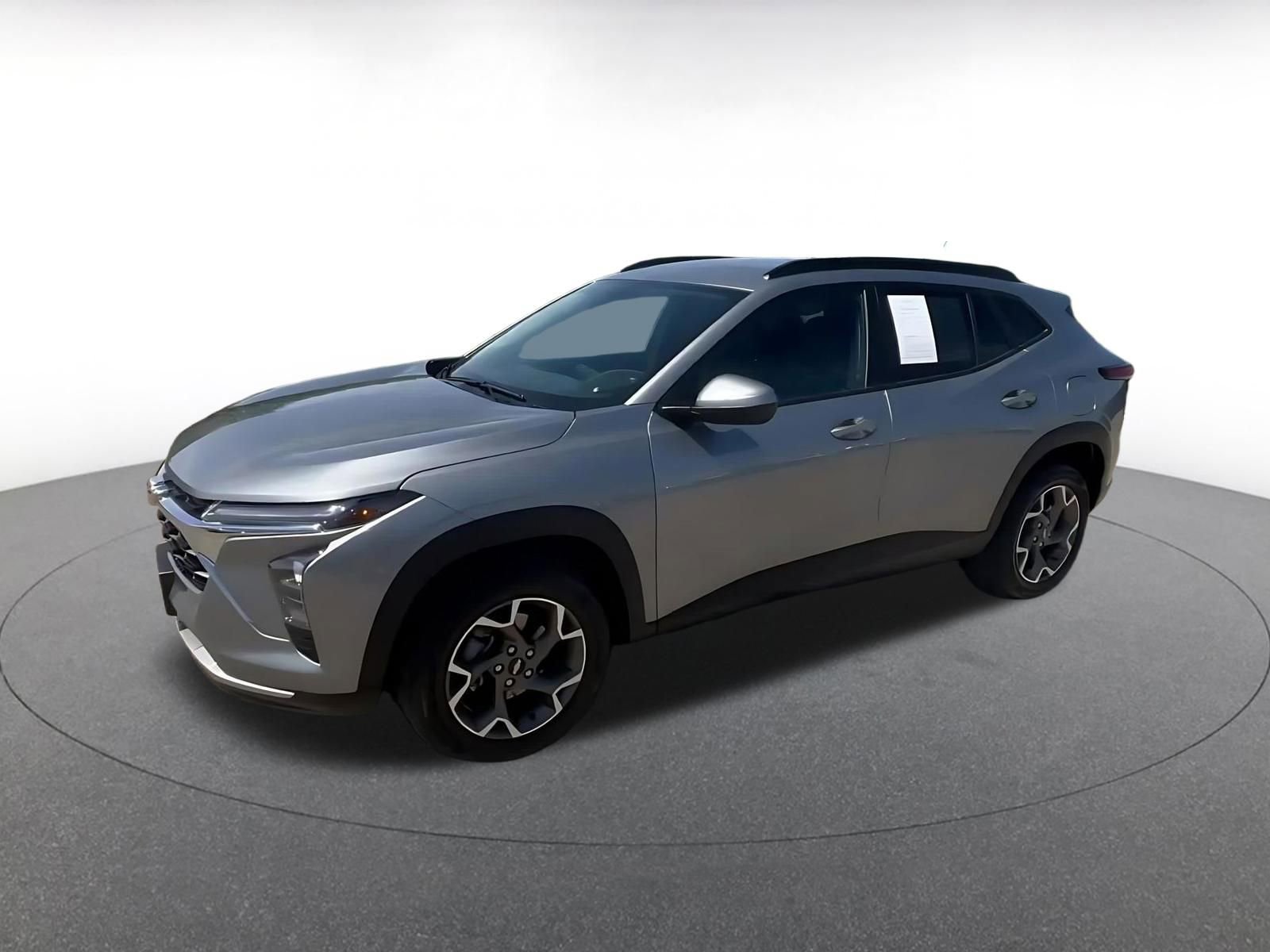 Used 2025 Chevrolet Trax LT FWD image 8
