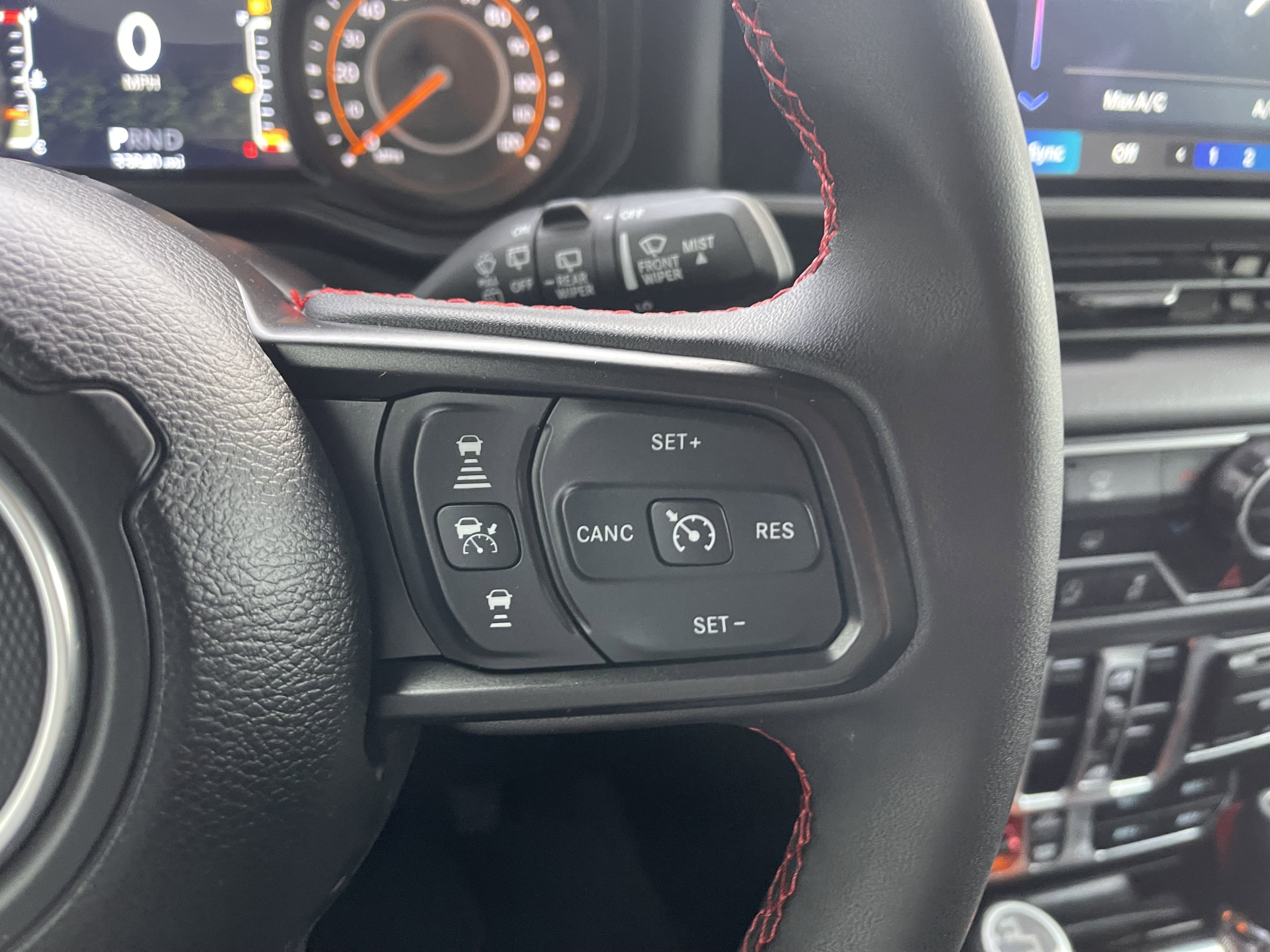 Used 2025 Jeep Wrangler Unlimited Rubicon AWD/4WD image 30
