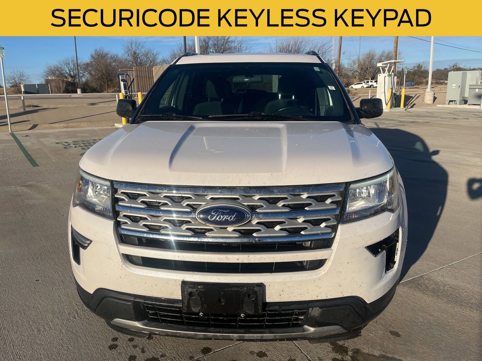 Used 2018 Ford Explorer XLT image 2