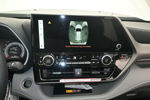 Used 2026 Toyota Highlander Limited AWD/4WD image 7