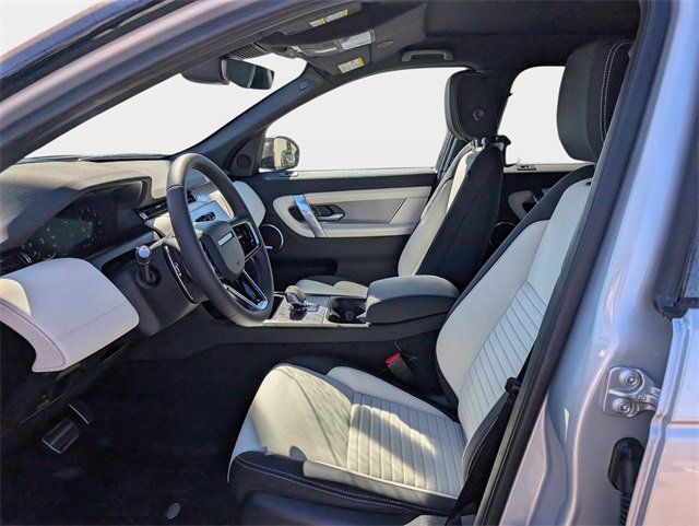 New 2025 Land Rover Discovery Sport Dynamic SE image 6