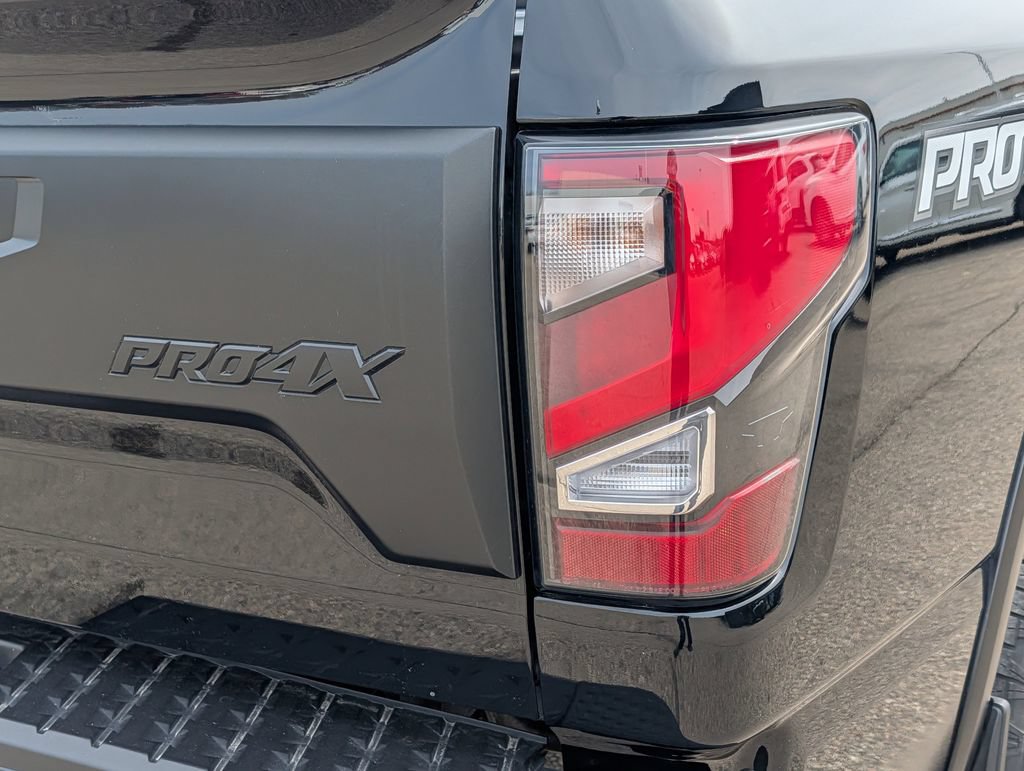 Used 2024 Nissan Titan PRO-4X w/ Pro-4x Convenience Package AWD/4WD image 17