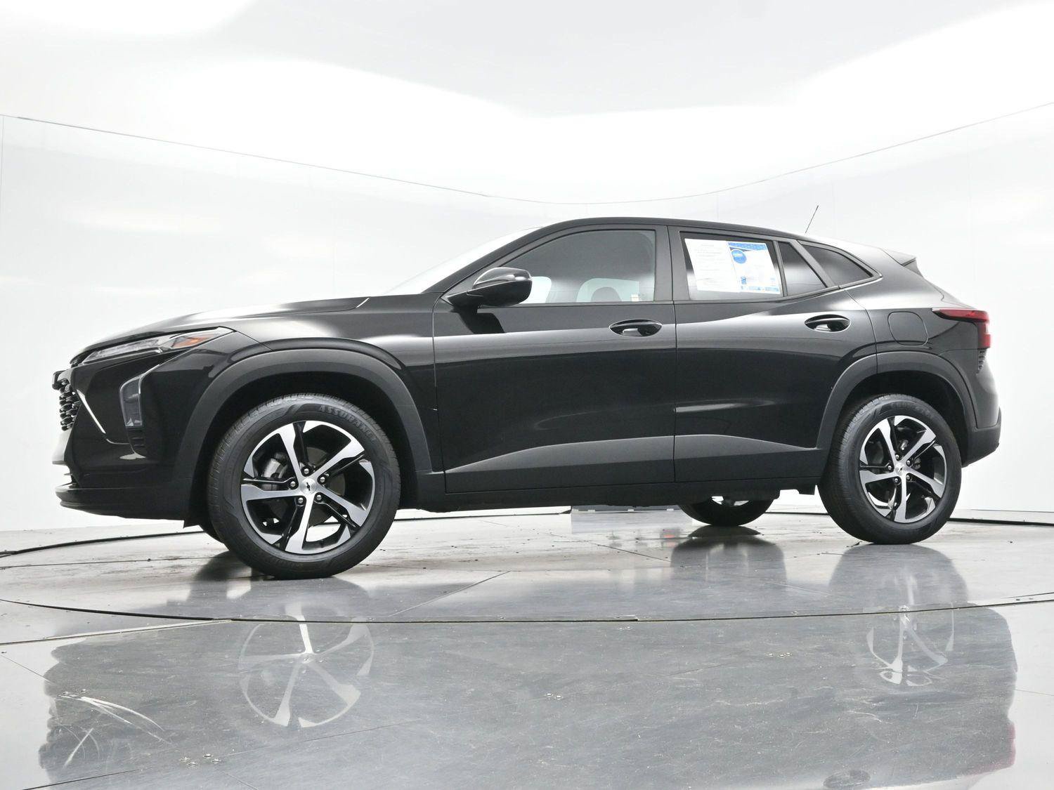 Used 2024 Chevrolet Trax RS w/ Driver Confidence Package FWD image 44