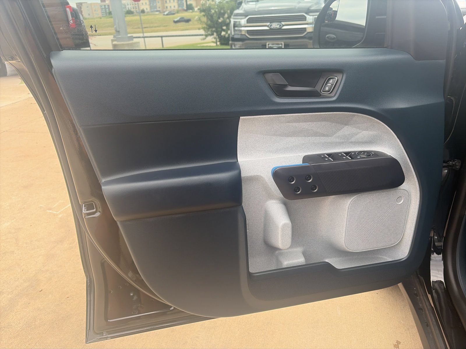 New 2026 Ford Maverick XLT w/ XLT Luxury Package FWD image 12