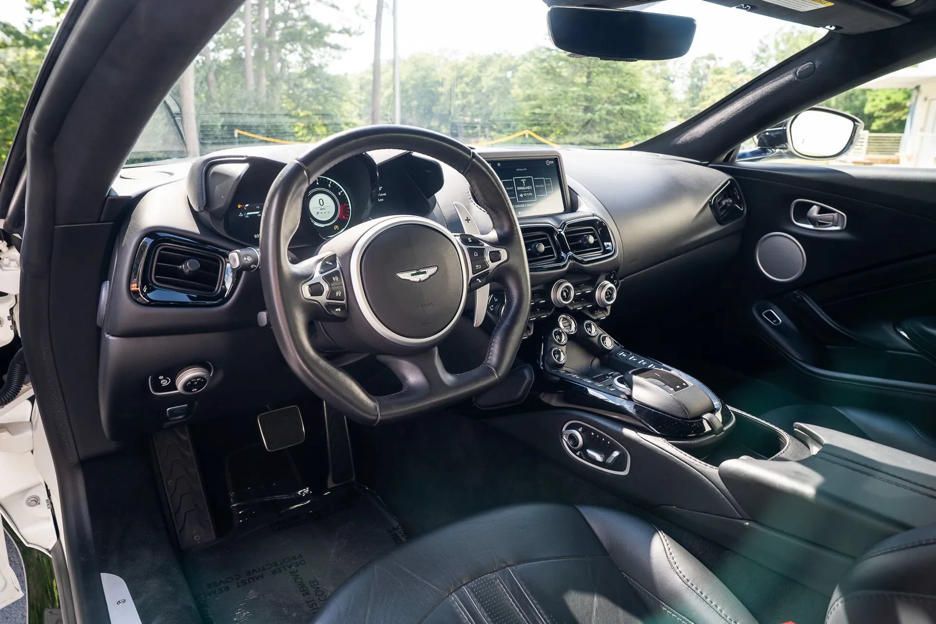 Used 2019 Aston Martin V8 Vantage Coupe RWD image 25