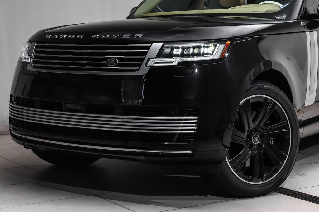 Used 2025 Land Rover Range Rover SV AWD/4WD image 2