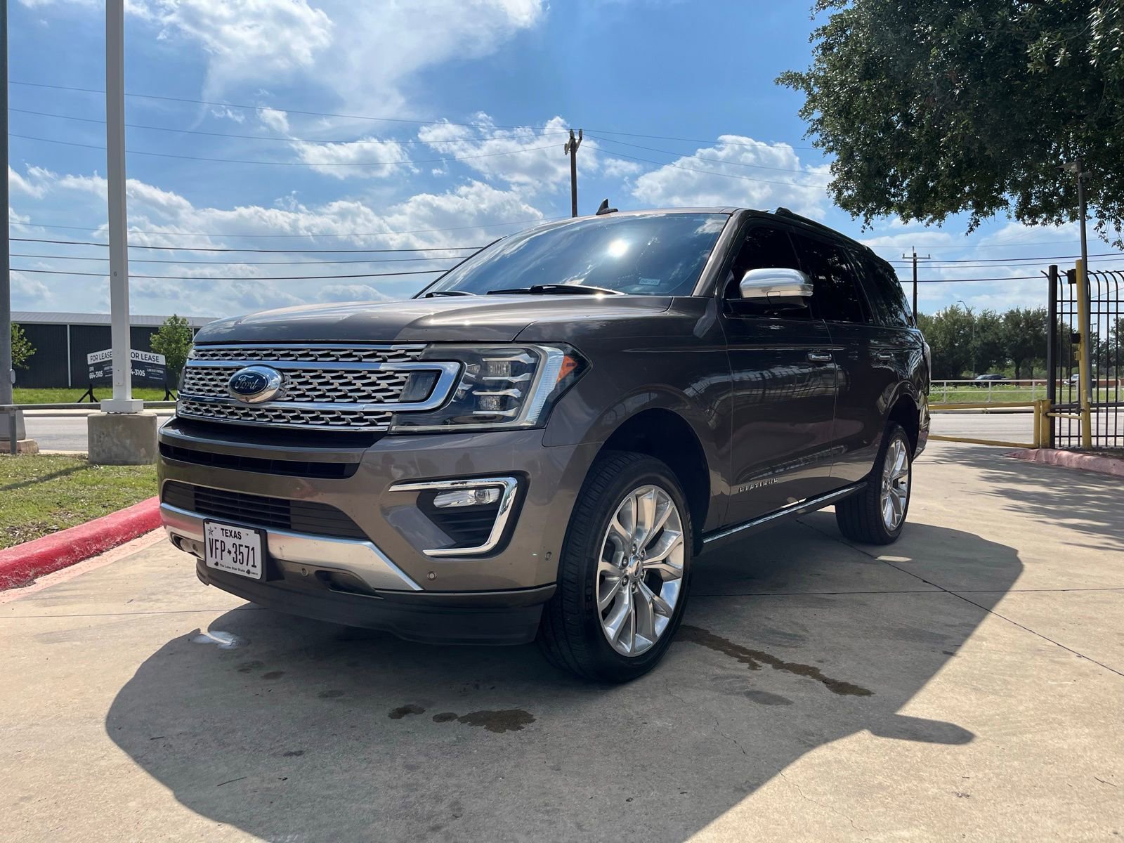 Used 2019 Ford Expedition Platinum RWD image 4