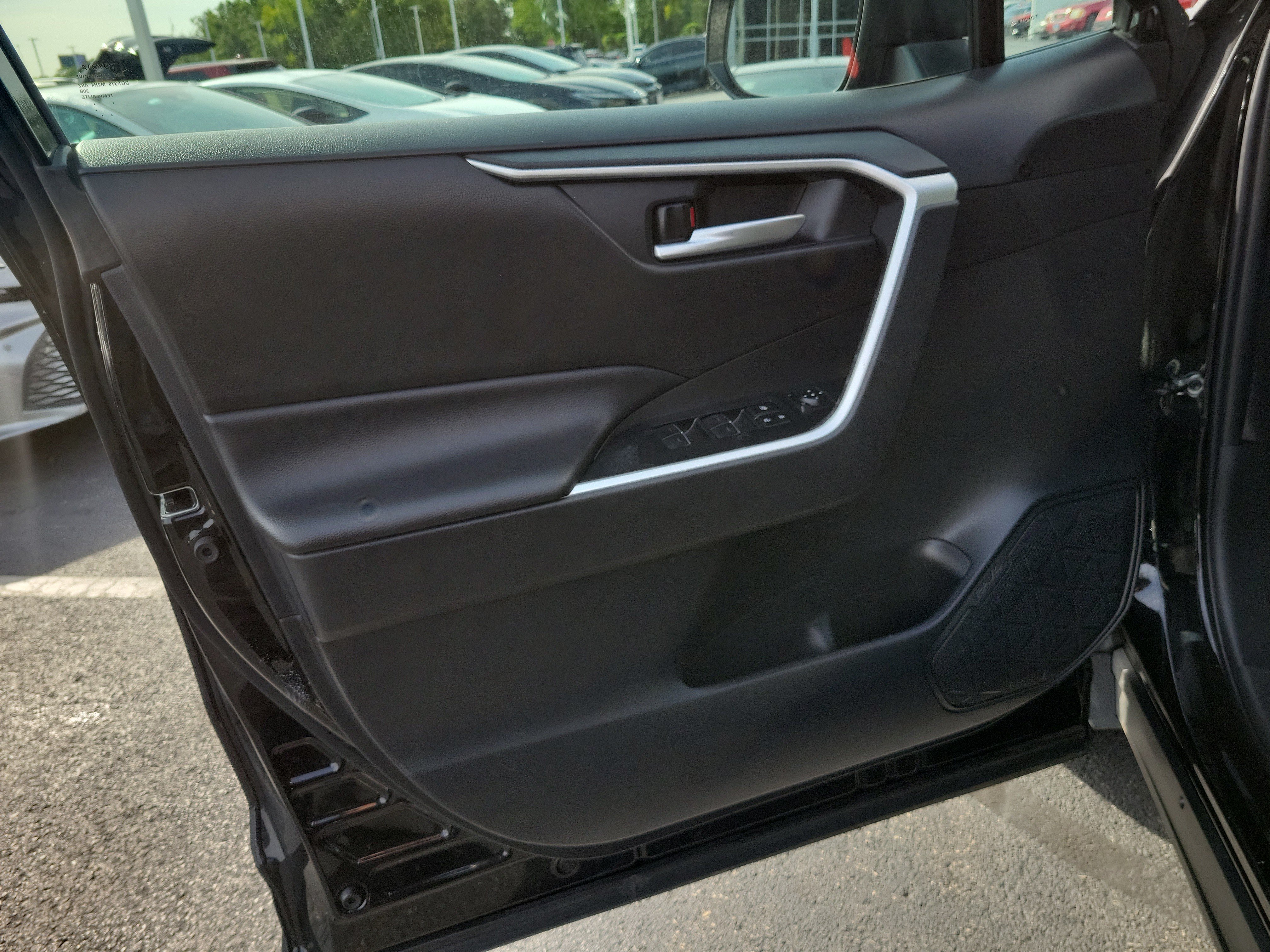 Certified 2025 Toyota RAV4 XLE AWD/4WD image 18