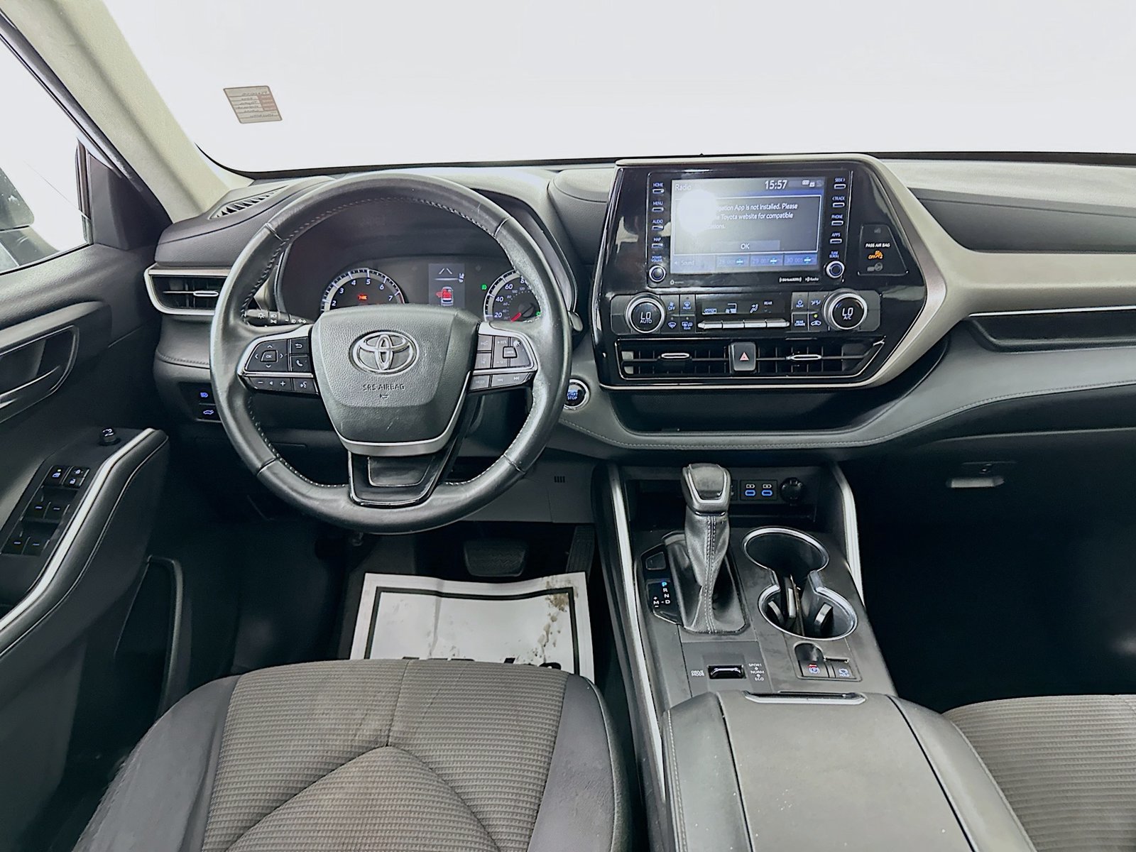 Used 2022 Toyota Highlander LE FWD image 22