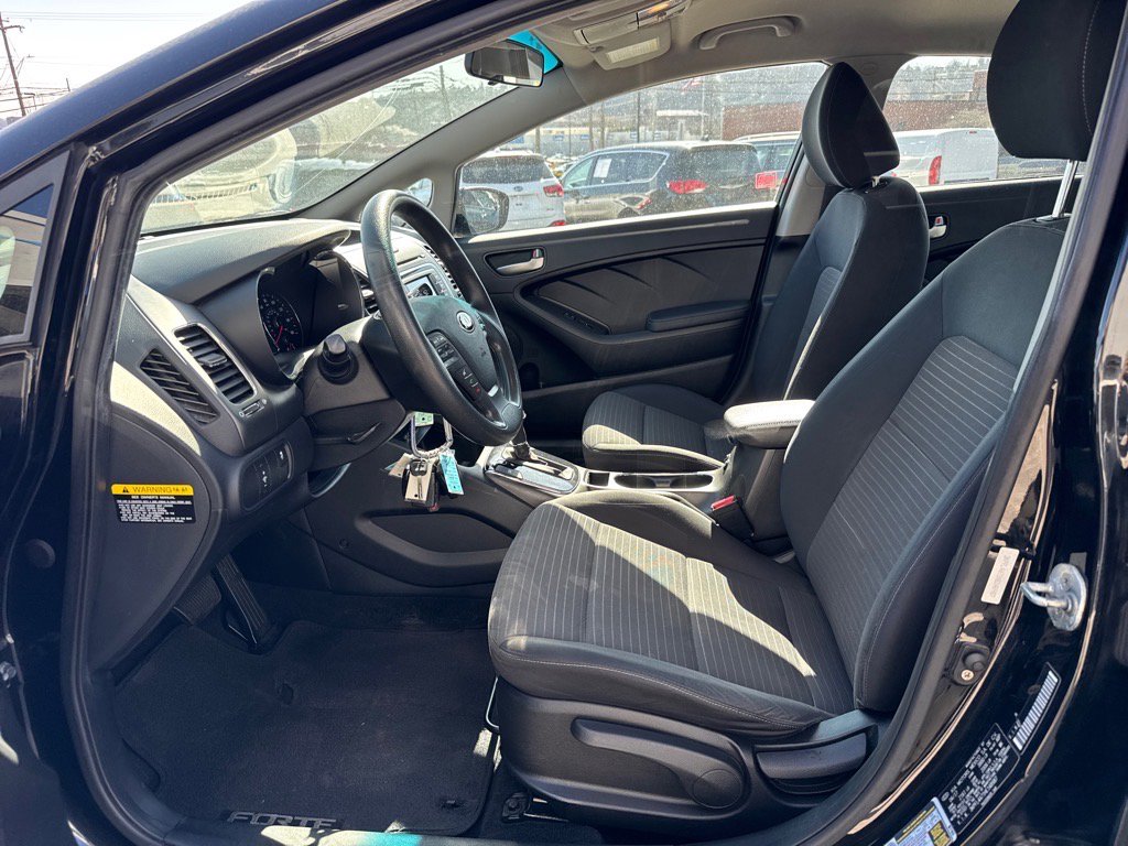Used 2017 Kia Forte LX w/ LX Popular Package image 7