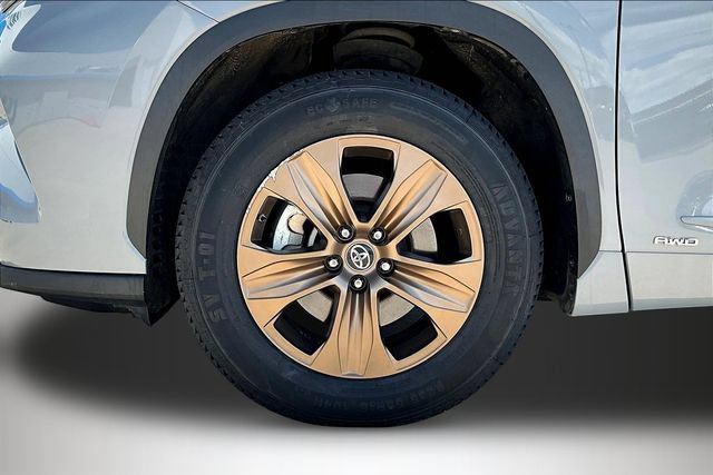 Used 2022 Toyota Highlander Bronze Edition AWD/4WD image 35