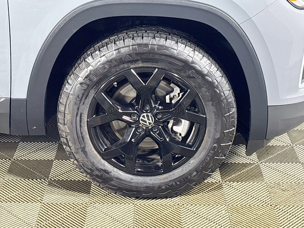 Certified 2025 Volkswagen Atlas Peak Edition SE image 23