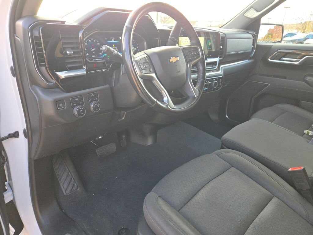 Used 2022 Chevrolet Silverado 1500 LT AWD/4WD image 23
