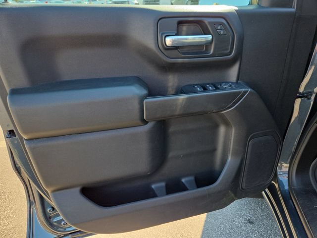 Used 2020 Chevrolet Silverado 1500 Custom w/ Custom Value Package AWD/4WD image 9