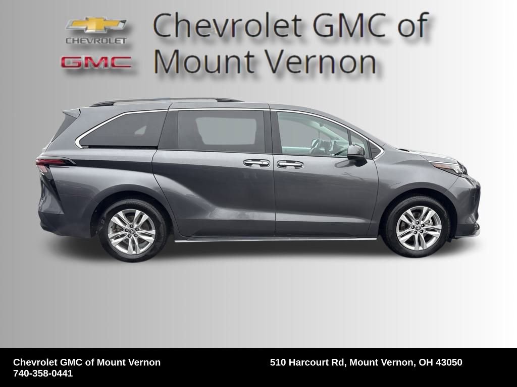 Used 2025 Toyota Sienna XLE image 6