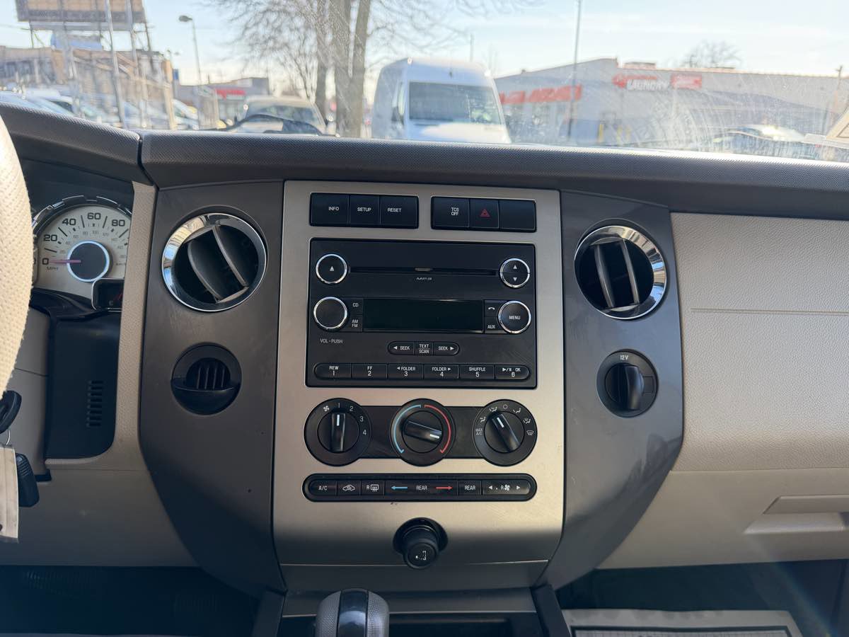 Used 2013 Ford Expedition XLT image 35