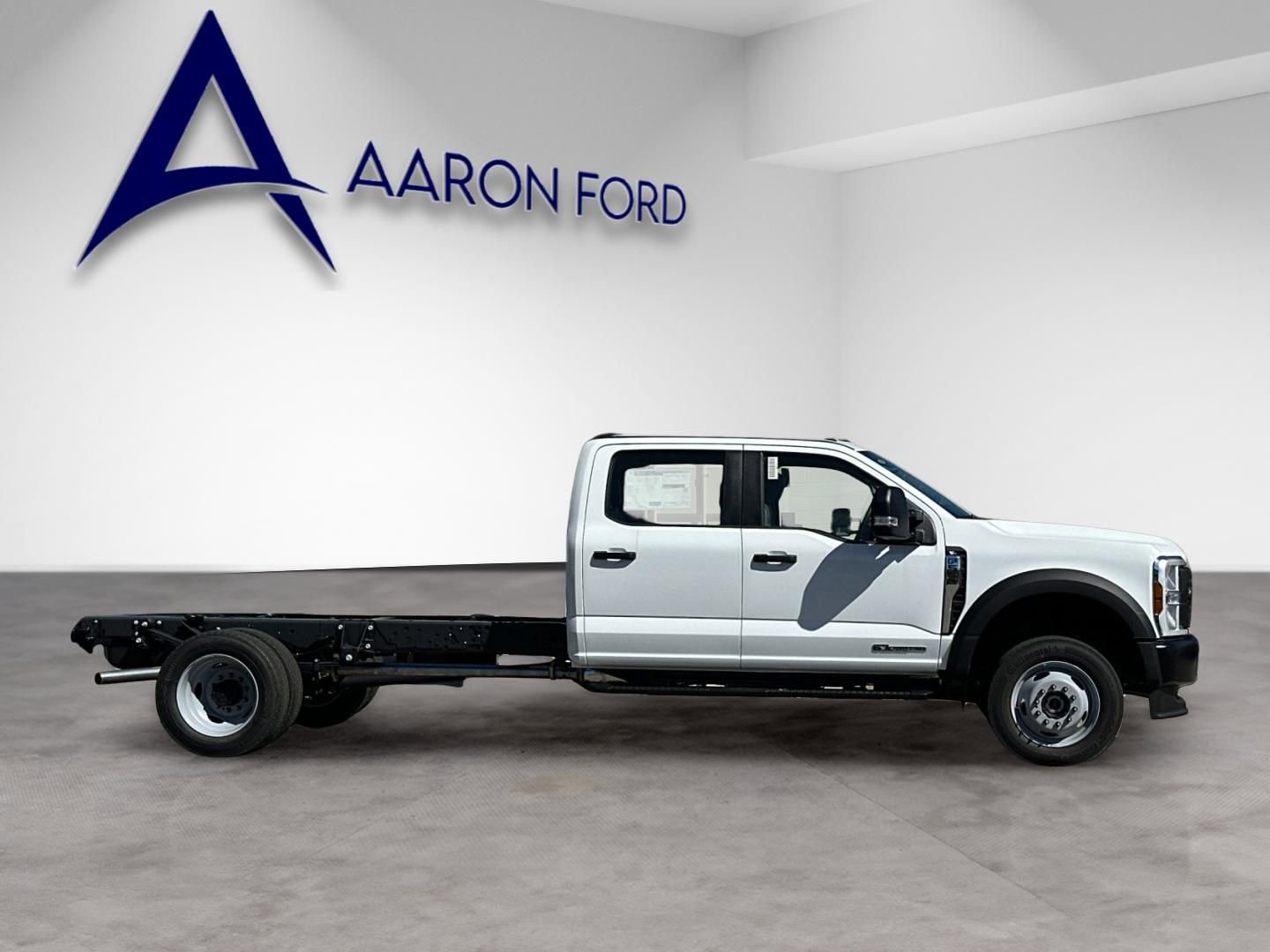 New 2026 Ford F550 4x4 Crew Cab image 7