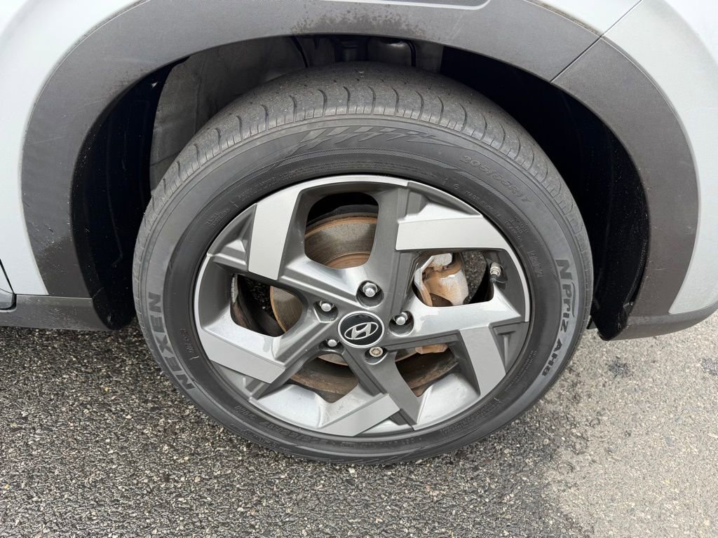 Used 2021 Hyundai Venue SEL w/ Cargo Package image 15