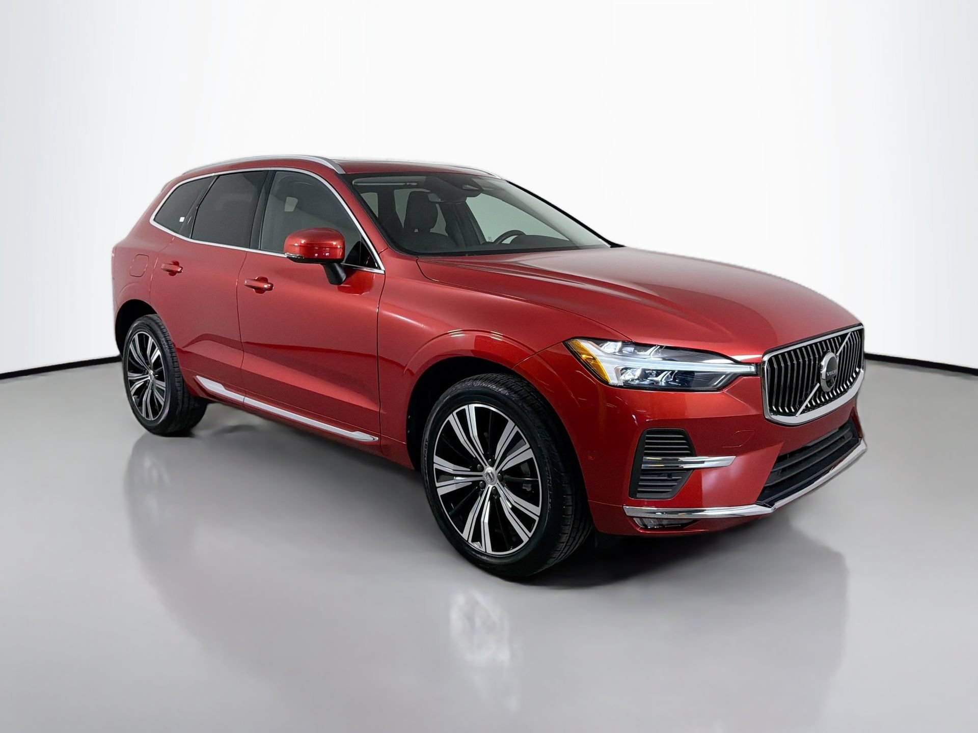 Certified 2023 Volvo XC60 B5 Plus w/ Protection Package Premier FWD image 3