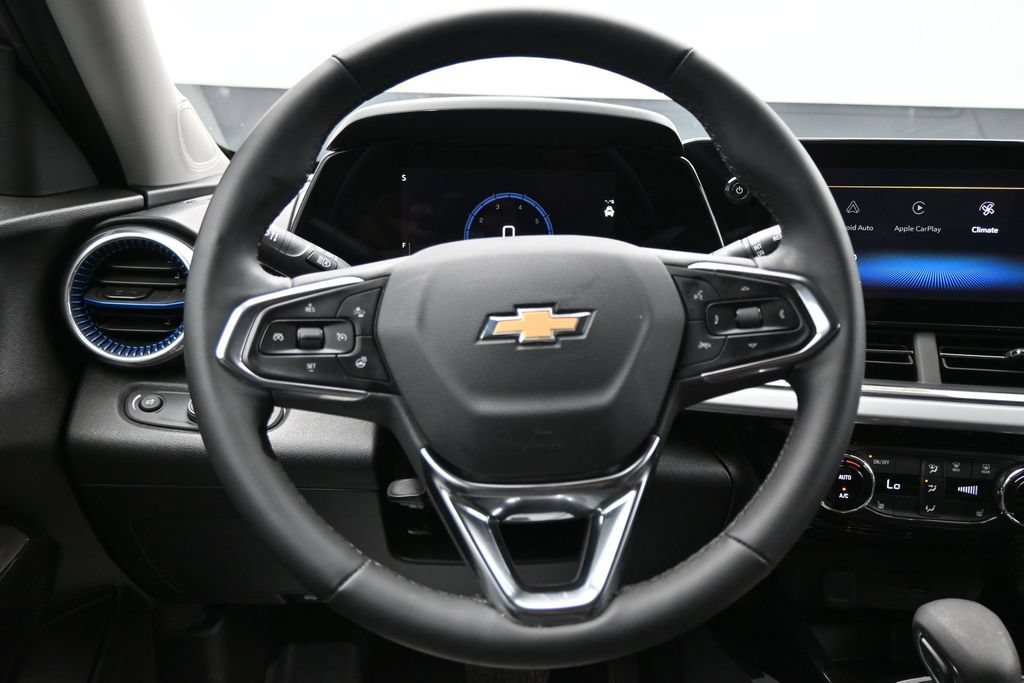Used 2025 Chevrolet Trax LT w/ Driver Confidence Package FWD image 14