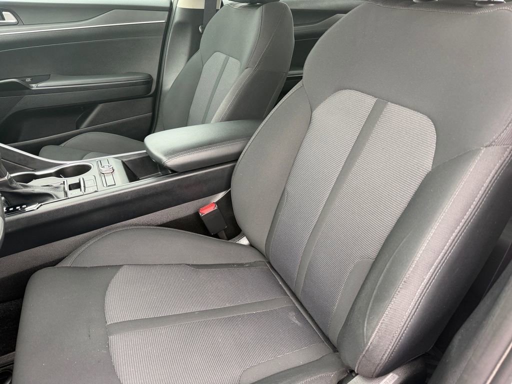 Used 2022 Kia K5 LX image 10