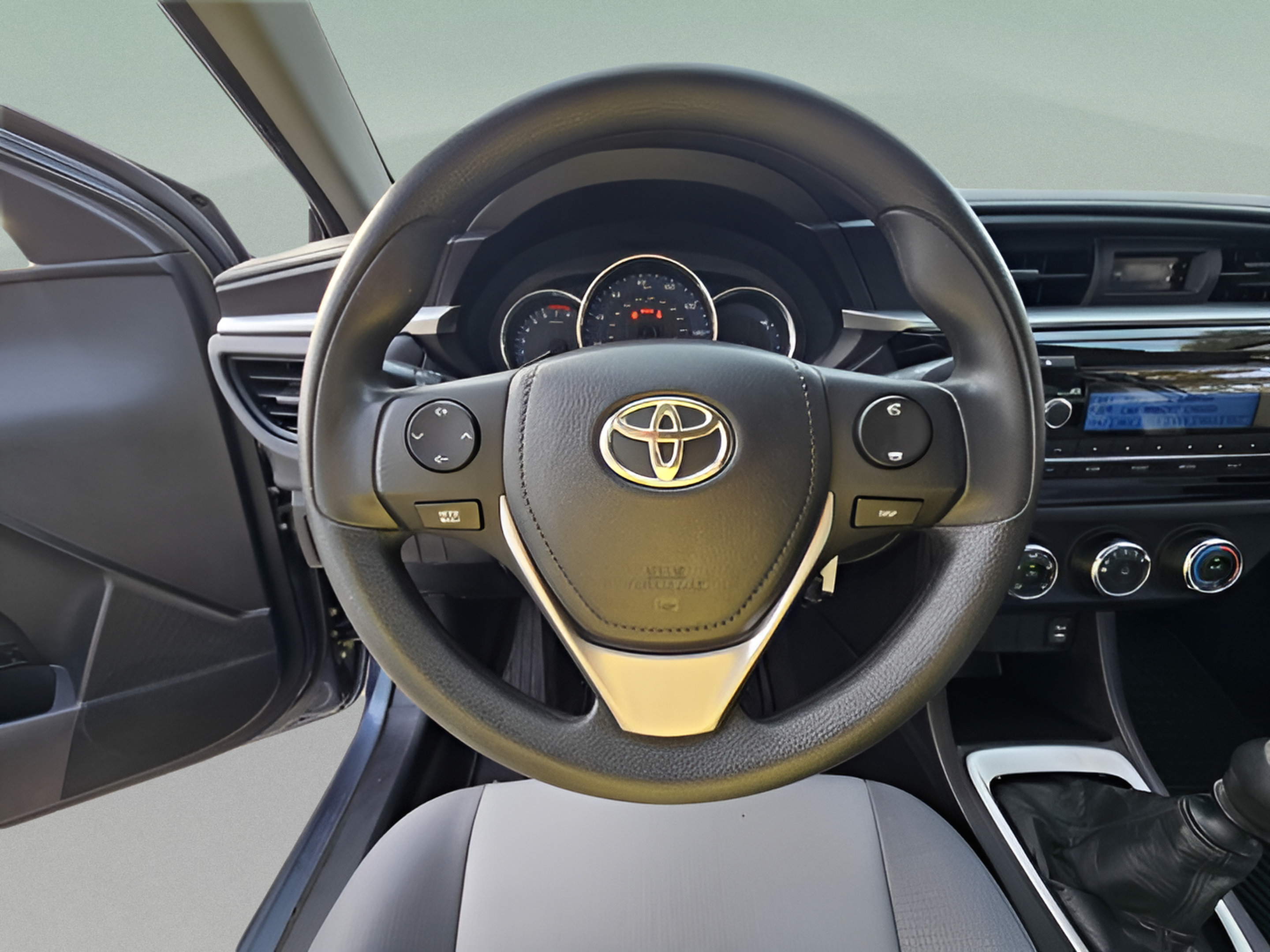 Used 2015 Toyota Corolla L FWD image 22