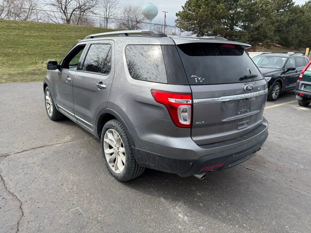 Used 2013 Ford Explorer XLT image 2