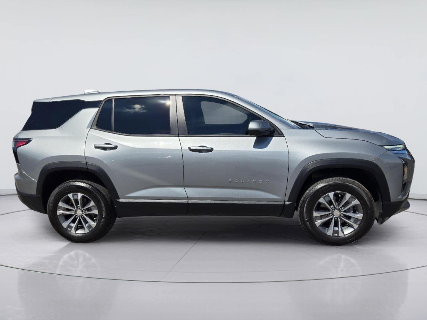 Used 2026 Chevrolet Equinox LT w/ Convenience Package II AWD/4WD image 4