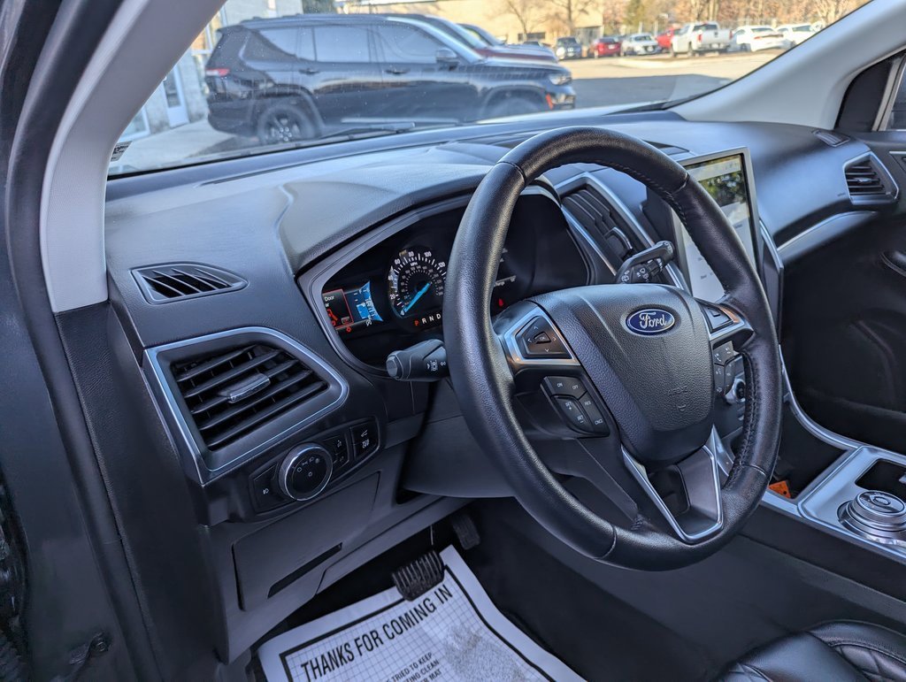 Used 2024 Ford Edge Titanium image 12