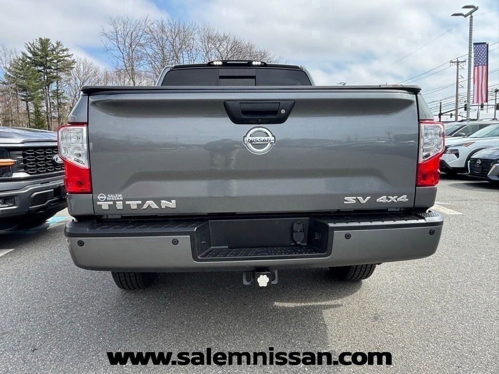 Used 2017 Nissan Titan SV image 14