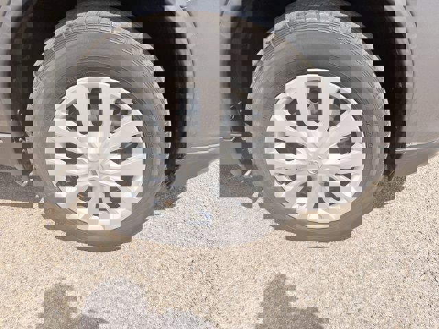 Used 2017 Nissan Rogue S image 5