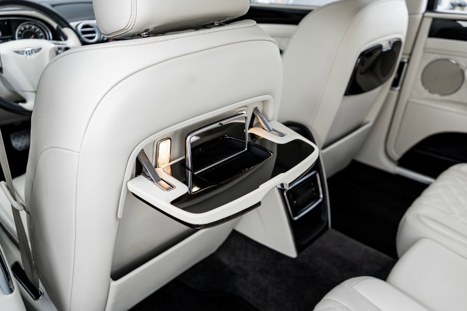 Used 2018 Bentley Flying Spur V8 image 34