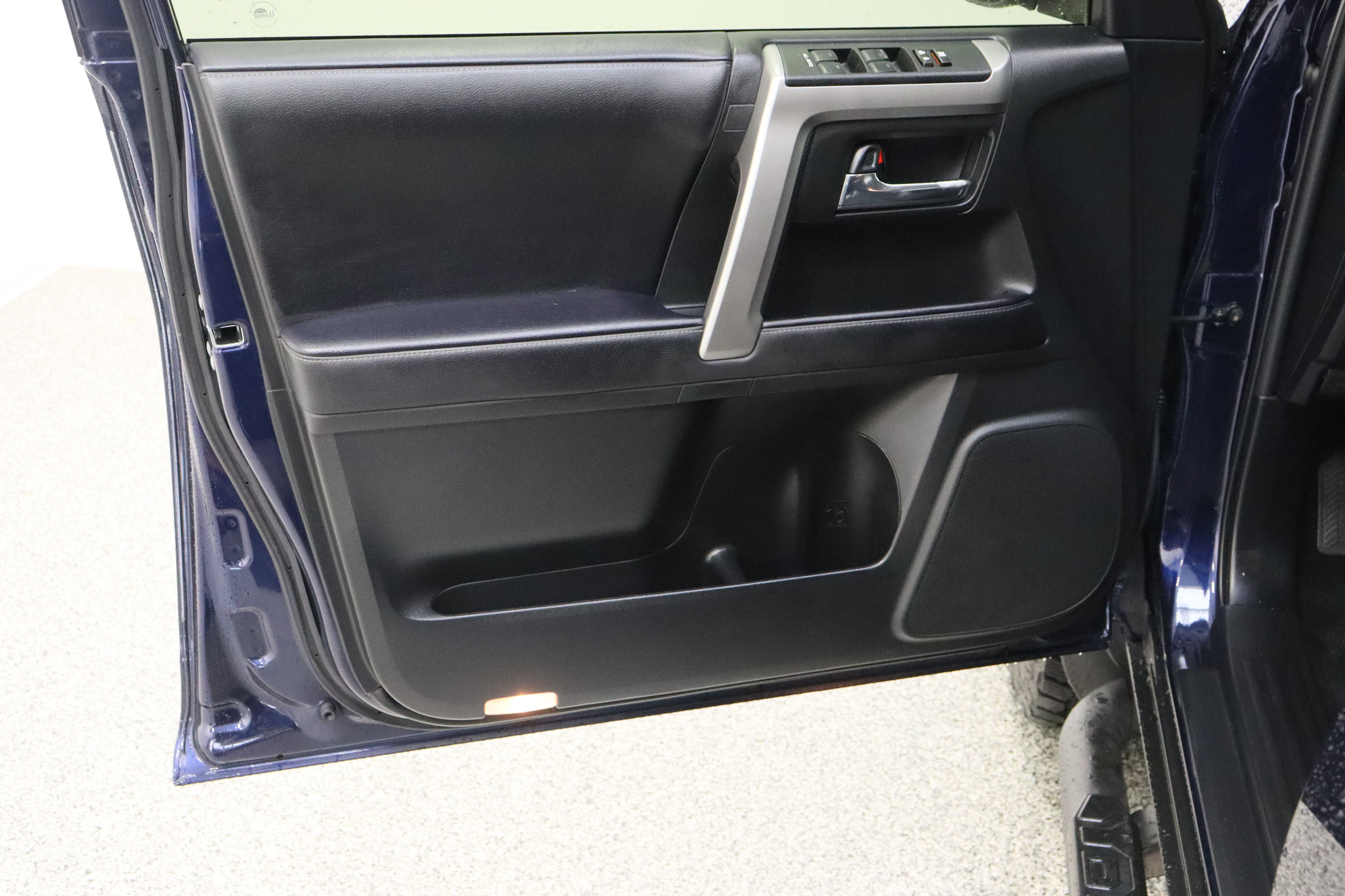 Used 2022 Toyota 4Runner SR5 Premium w/ Moonroof Package RWD image 12