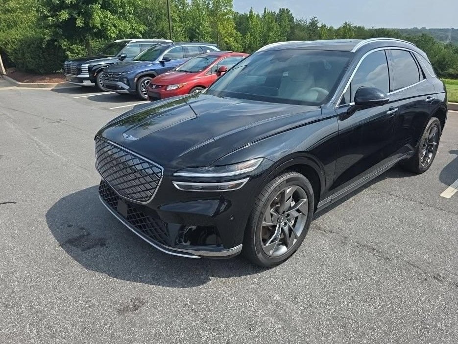 Used 2023 Genesis Electrified GV70 AWD/4WD image 4