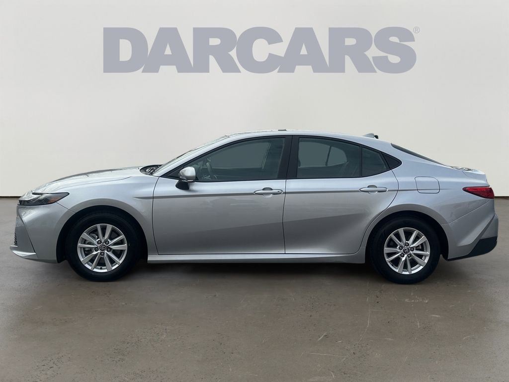 Used 2025 Toyota Camry LE FWD image 4