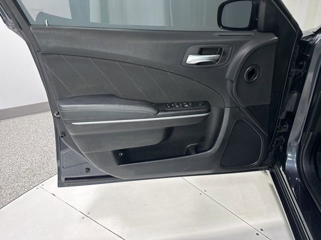 Used 2019 Dodge Charger SXT image 5
